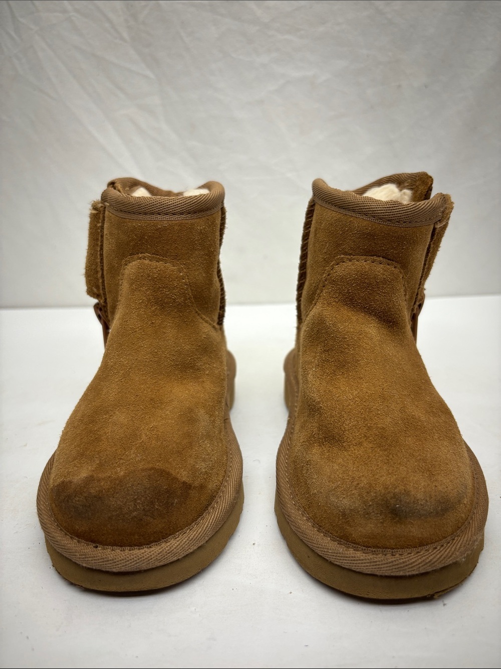 UGG shearling boot, SZ 7 baby, box 47